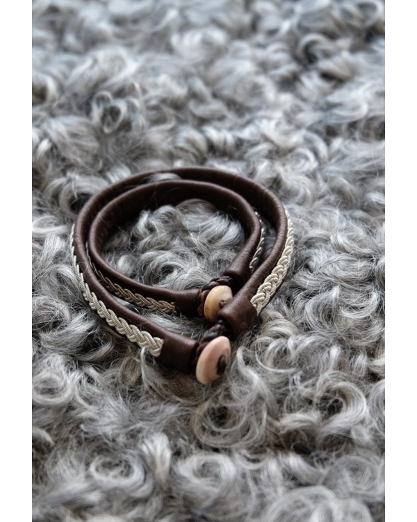 Tenntrådsarmband - Baby - Mörkbrunt naturgarvat renskinn - Trefläta