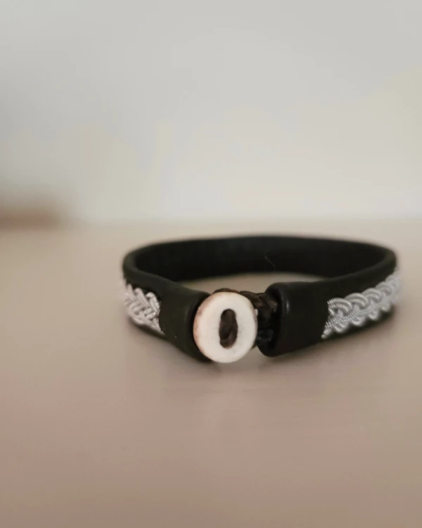 Tenntrådsarmband - Vuxen - Svart naturgarvat renskinn - Fyrfläta