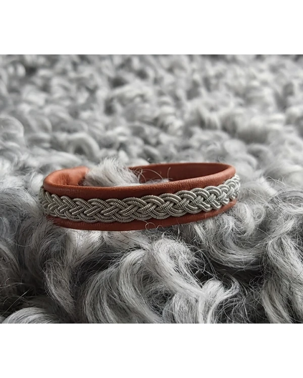 Tenntrådsarmband - Vuxen - Ljusbrunt naturgarvat renskinn - Fyrfläta