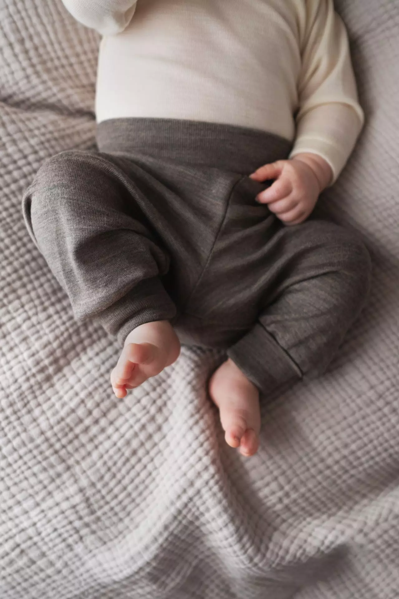 Byxor med mudd i 70/30 ekologisk merinoull/silke – Valnöt - Bild 2