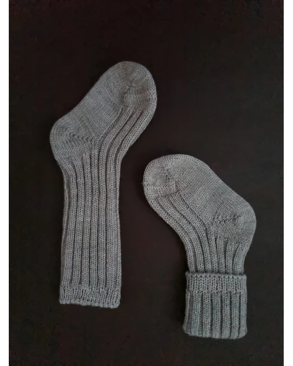 Lång babysocka i 100% ekologisk merinoull - Ljusgrå