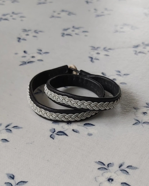 Tenntrådsarmband - Vuxen - Svart naturgarvat renskinn - Dubbel trefläta