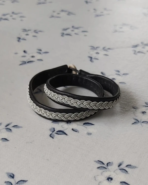Tenntrådsarmband - Vuxen - Svart naturgarvat renskinn - Dubbel trefläta