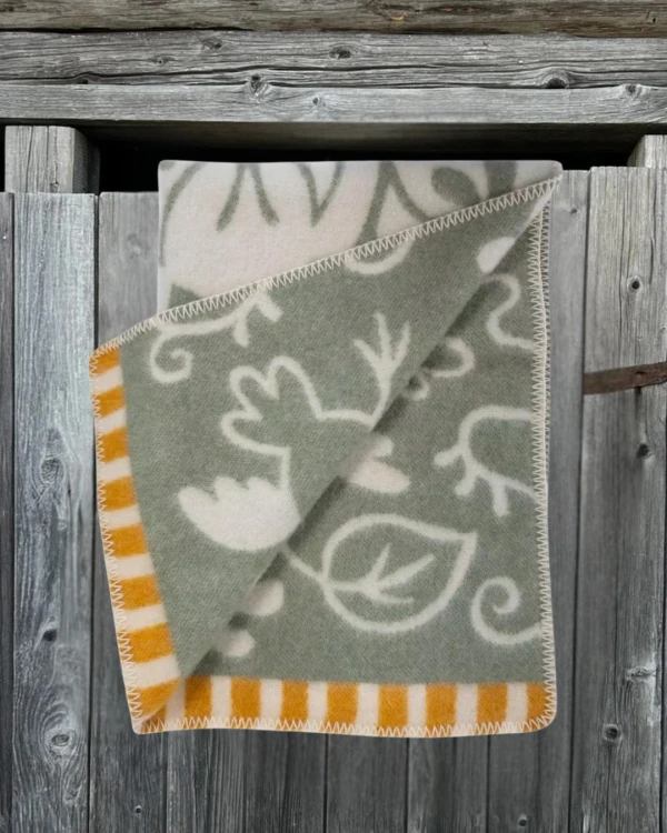 Alternativ vy av Barnfilt LILLA SNIGEL - Ljusgrön - 100 % lammull – Kerstin Landström Design