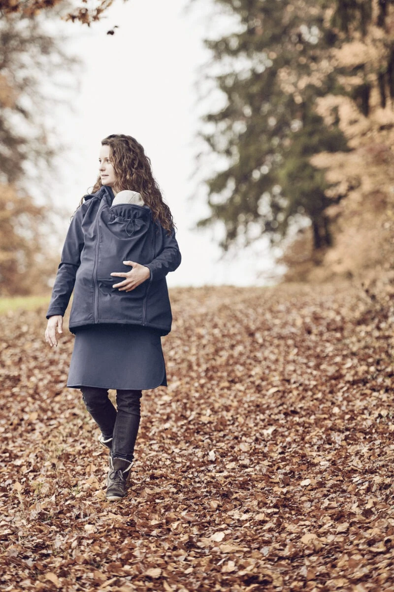 Mamalila - Softshell Babywearing Jacket Allrounder - Black - Bild 5