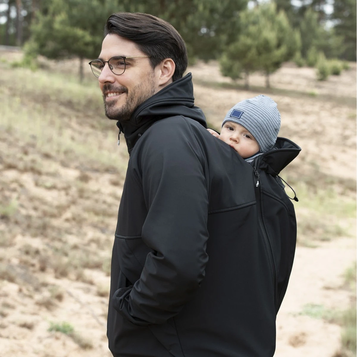 Mamalila – Softshell Babywearing Jacket for Men Allrounder - Svart - Bild 2