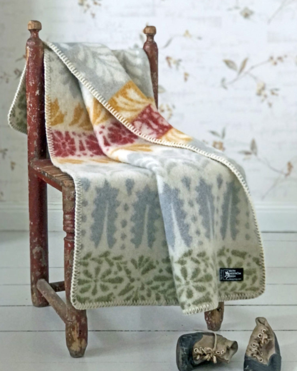 Barnfilt ARVET - gul röd grön - 100 % lammull - Kerstin Landström Design