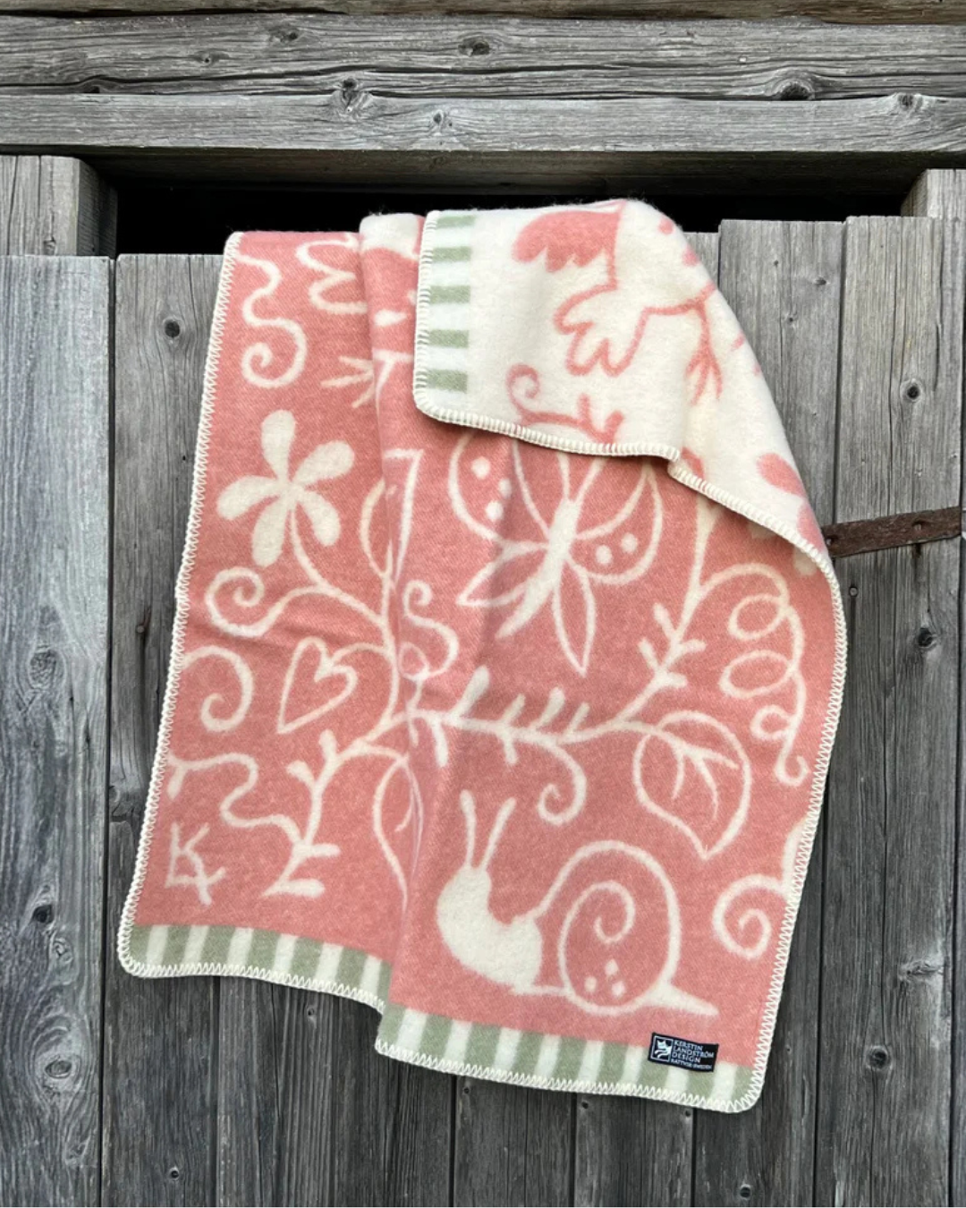 Barnfilt LILLA SNIGEL - Rosa - 100 % lammull - Kerstin Landström Design