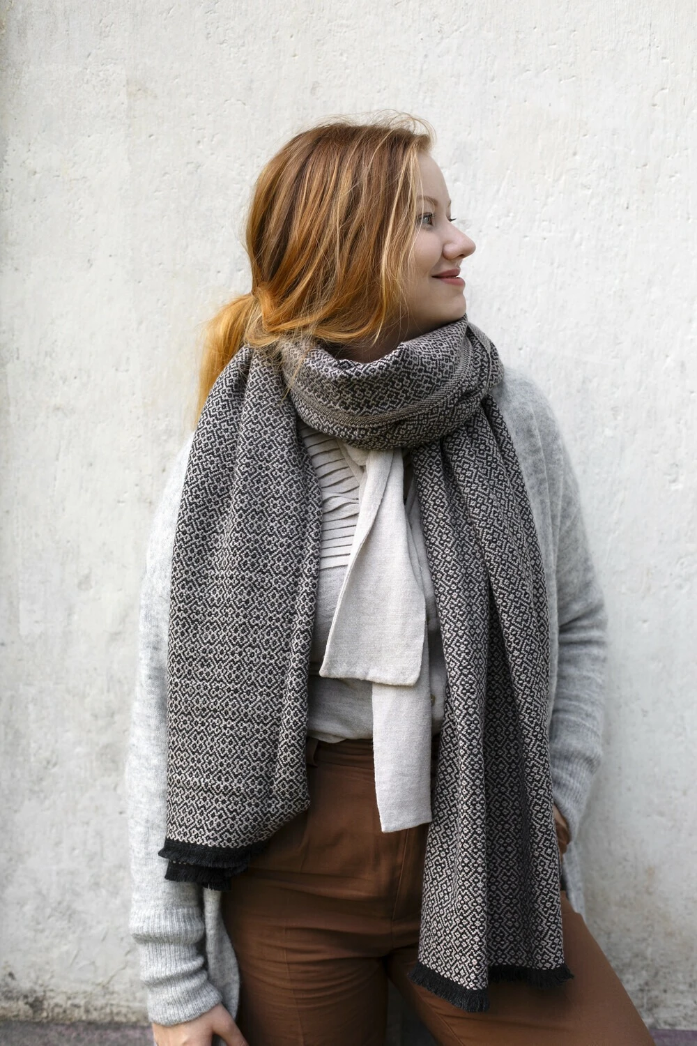 Sjal i 100 % merinoull - 220 cm x 60 cm - Svart/Beige - Bild 4