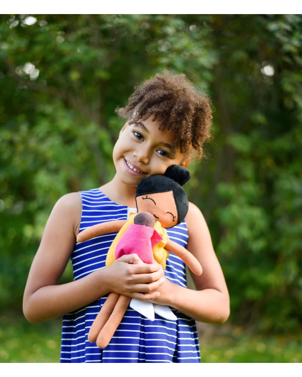 Mjuk docka stoppad med svensk ull - Widad - Watoto arts