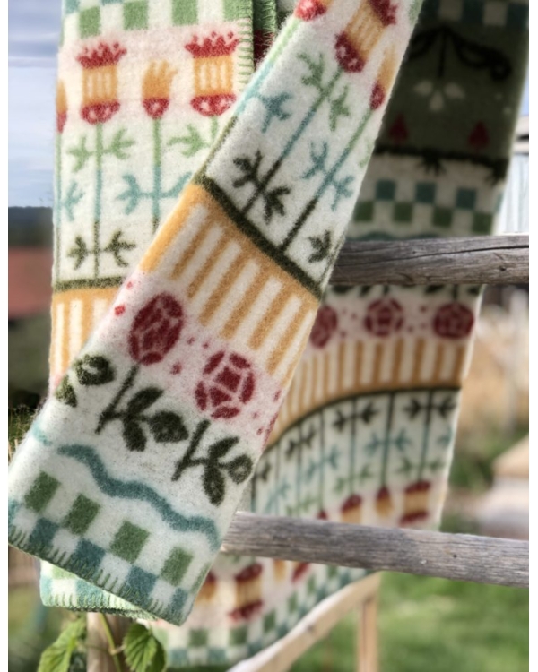 Alternativ vy av Ullfilt KARIN – 100 % ekologisk lammull – Kerstin Landström Design