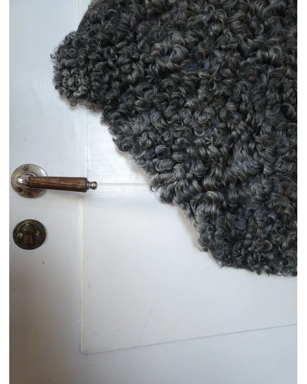 Vegetabiliskt garvat lammskinn från Gotlandsfår - 105 cm