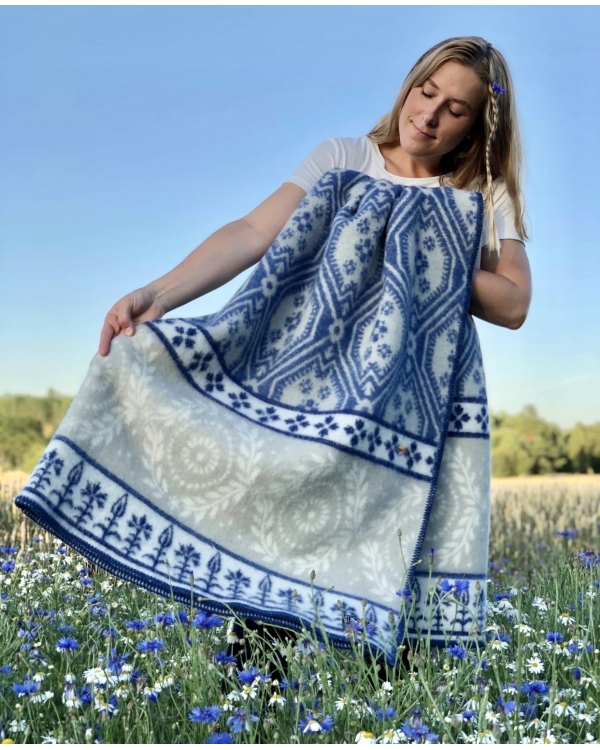 Alternativ vy av Ullfilt BLÅKLINT – 100 % ekologisk lammull – Kerstin Landström Design