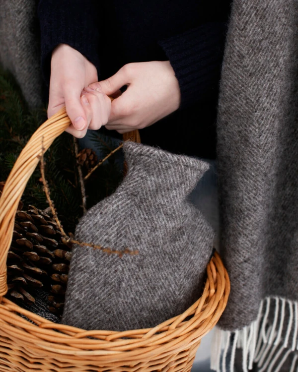 Varmvattenflaska 2 liter - Ullöverdrag - Lapuan Kankurit - Brunmelerad