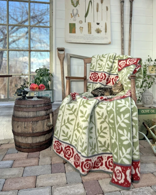 Ullfilt ROSENGÅRD – Grön/Röd - 100 % lammull – Kerstin Landström Design