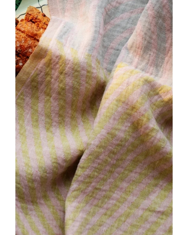 Alternativ vy av Linnehandduk i 100 % lin - 46 × 70 cm - METSÄLAMPI - rosa, grå & lime - Lapuan Kankurit
