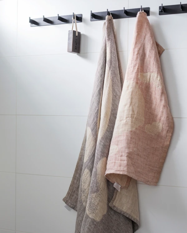 Alternativ vy av Linnehandduk i 100 % lin – 48 × 70 cm – HIETSU – kanel & guld – Lapuan Kankurit