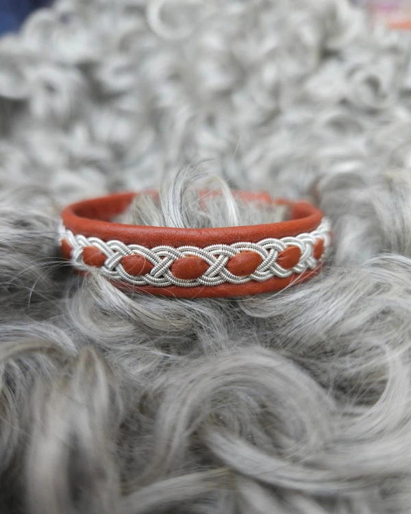 Tenntrådsarmband - Vuxen - Ljusbrunt naturgarvat renskinn - Johan/Johannafläta