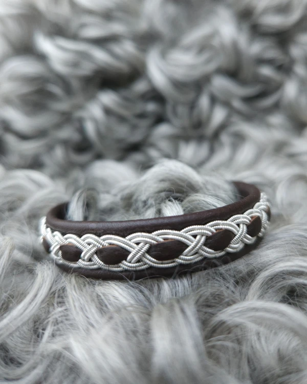 Tenntrådsarmband - Vuxen - Svart naturgarvat renskinn - Johan/Johannafläta