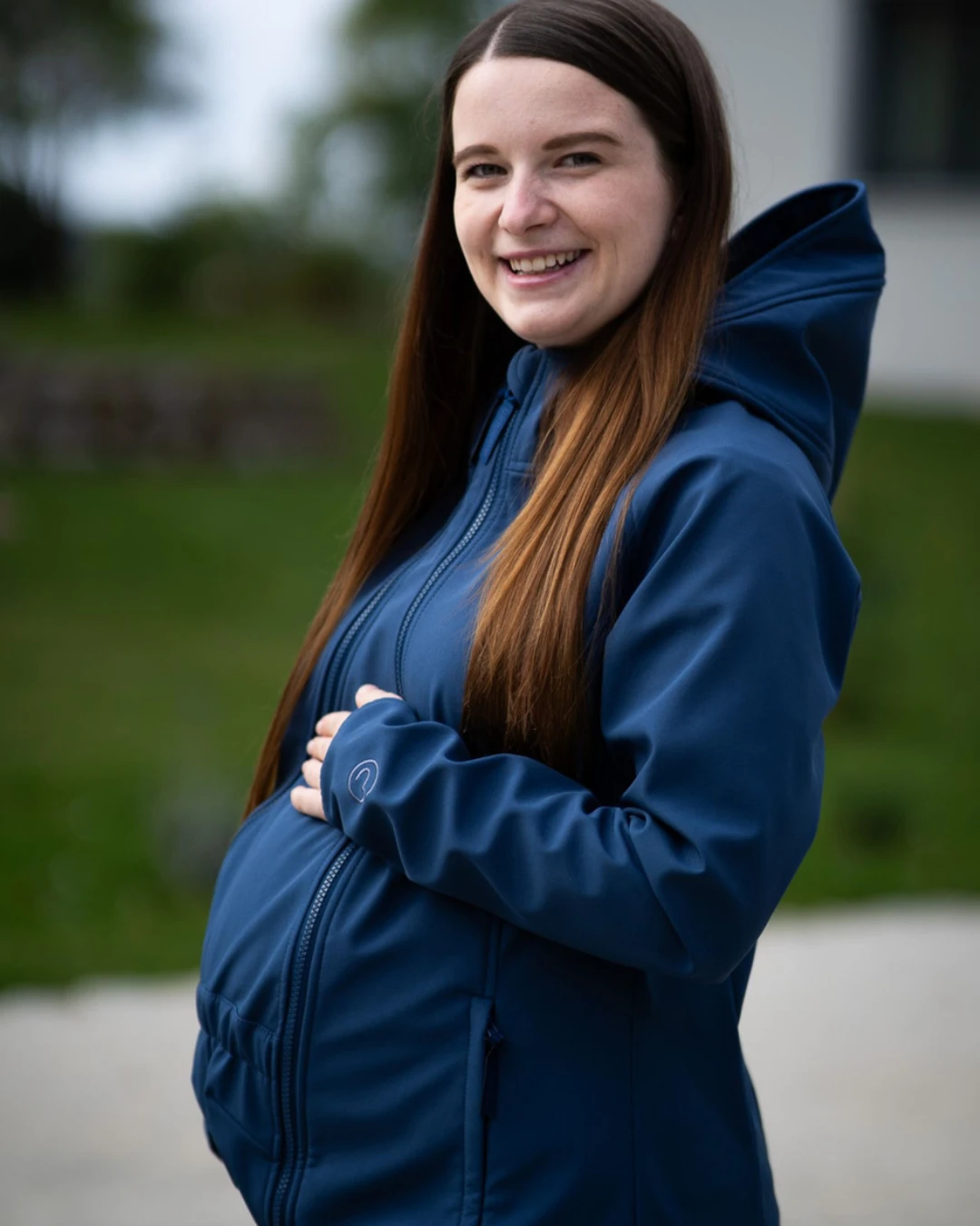 Mamalila - Softshell Babywearing Jacket Allrounder fit - Navy - Bild 3