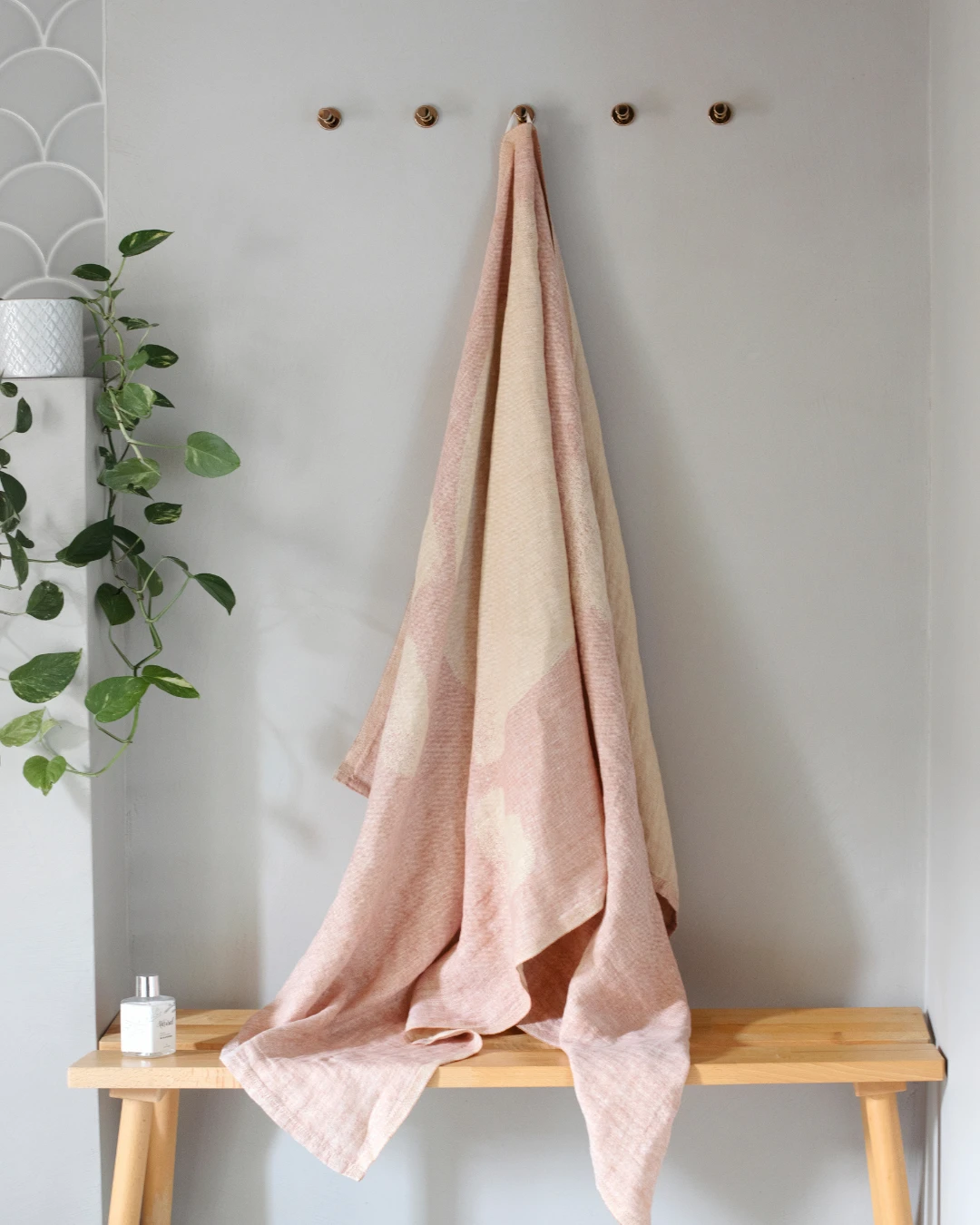 Badhandduk i 100 % lin – 95 × 180 cm – HIETSU – kanel & guld – Lapuan Kankurit - Bild 3