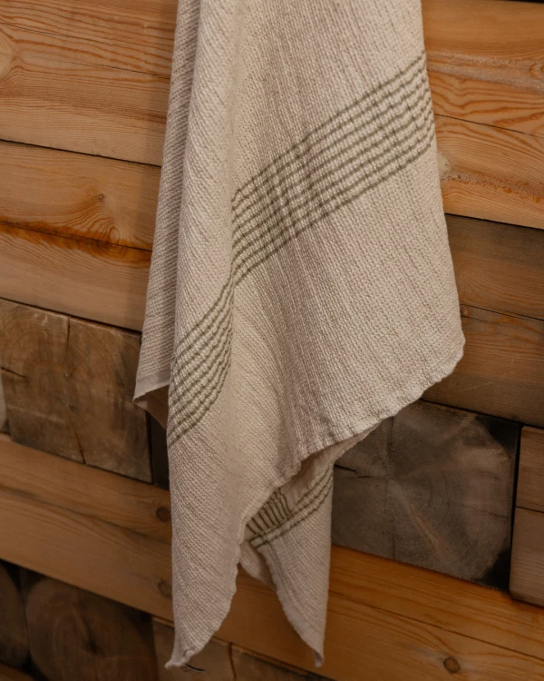 Alternativ vy av Badhandduk i 100 % lin – 85 × 180 cm – PURO – linne & oliv – Lapuan Kankurit