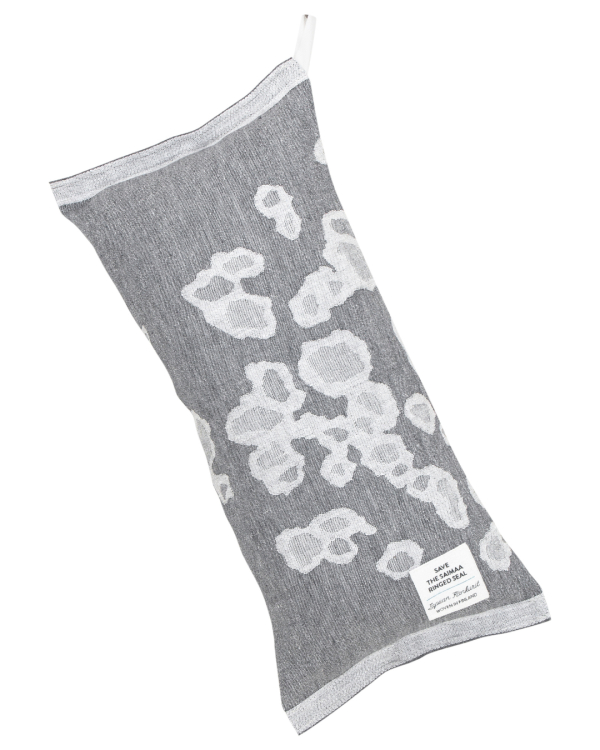Bastukudde i lin/bomull – 20 x 46 cm – SAIMAANNORPPA – vit & grå – Lapuan Kankurit