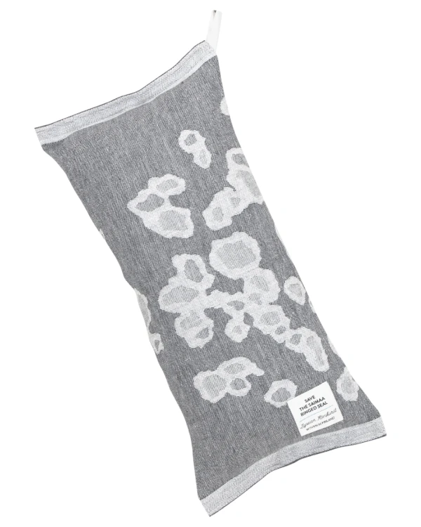 Bastukudde i lin/bomull – 20 x 46 cm – SAIMAANNORPPA – vit & grå – Lapuan Kankurit