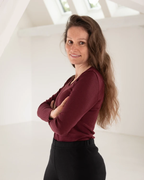 Alternativ vy av Tröja i 70/30 ekologisk merinoull/silke - Bordeaux