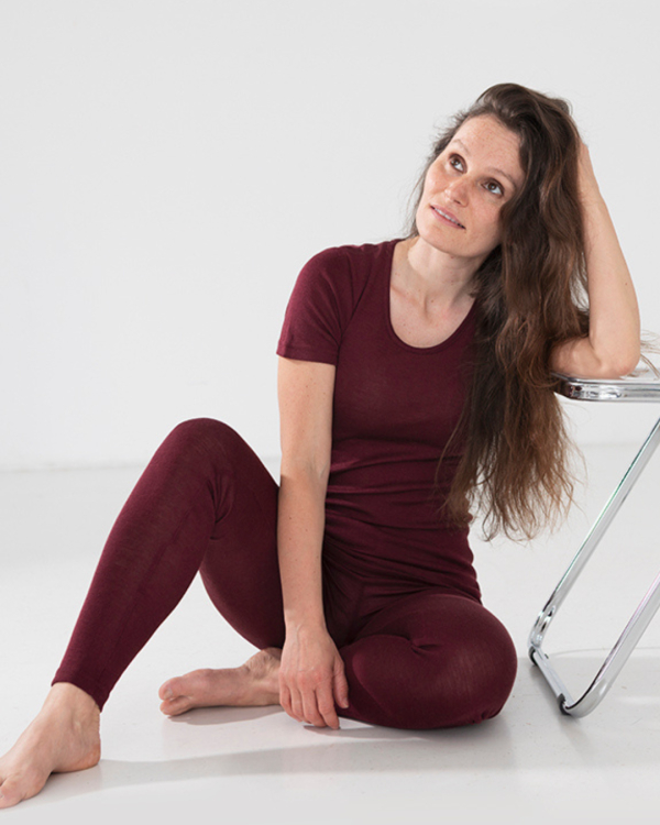 Alternativ vy av T-shirt i 70/30 ekologisk merinoull/silke – Bordeaux